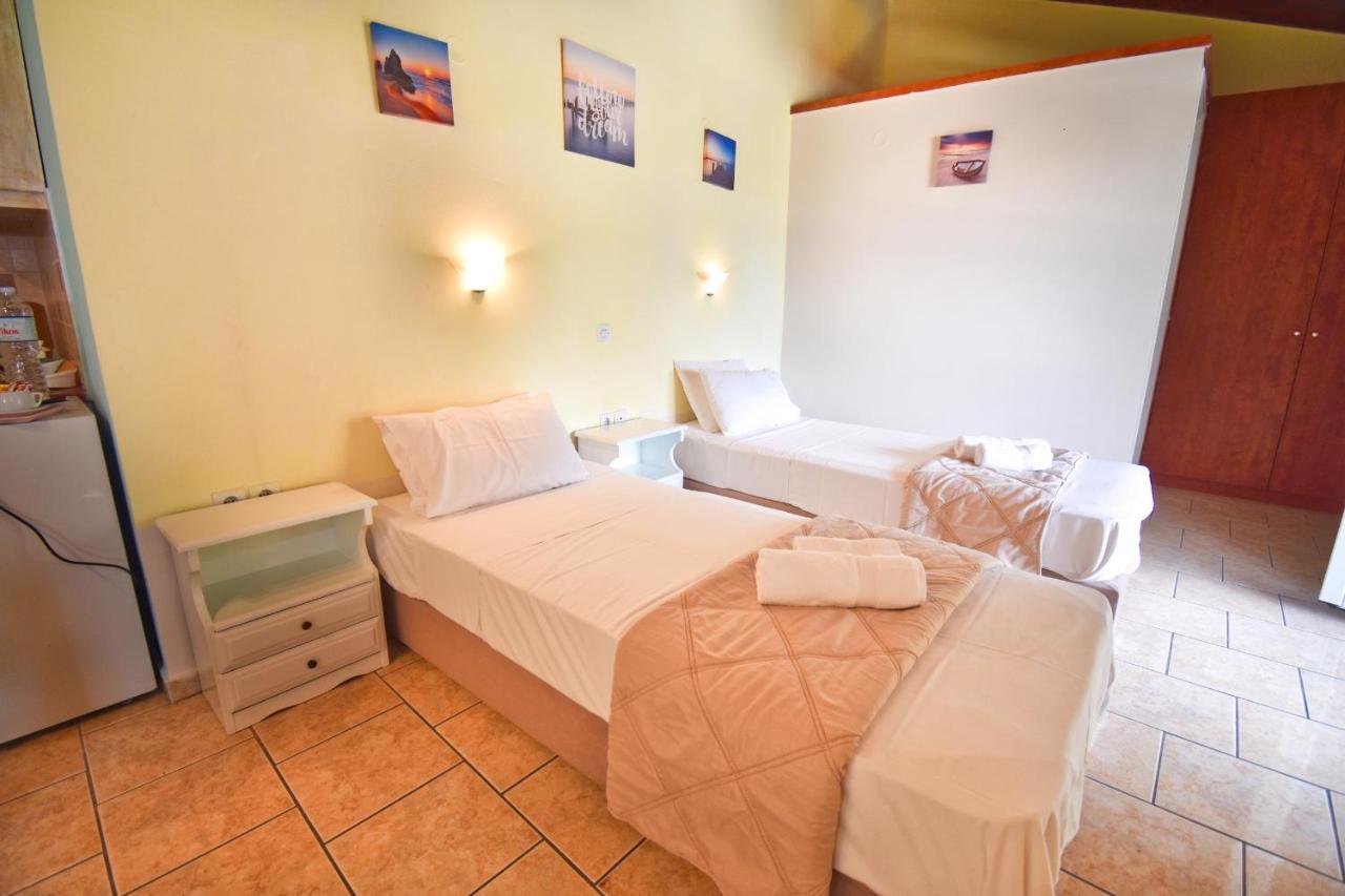 Mike'S Apartments Agios Gordios  Extérieur photo